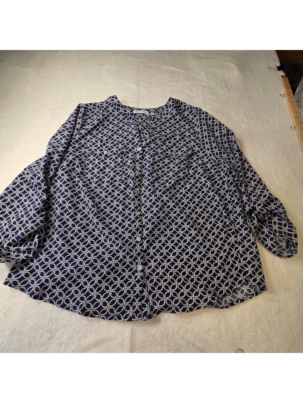 Notations Woman Navy Blue and White Patterned Button-Up Shirt Size 1X